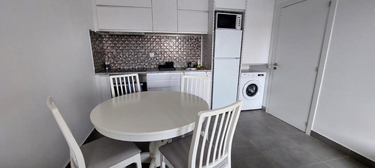Enjoy Pool, Beach And More At This Nice Apartment Only 3 Minutes From Mareta'S Beach Сагрес Екстериор снимка